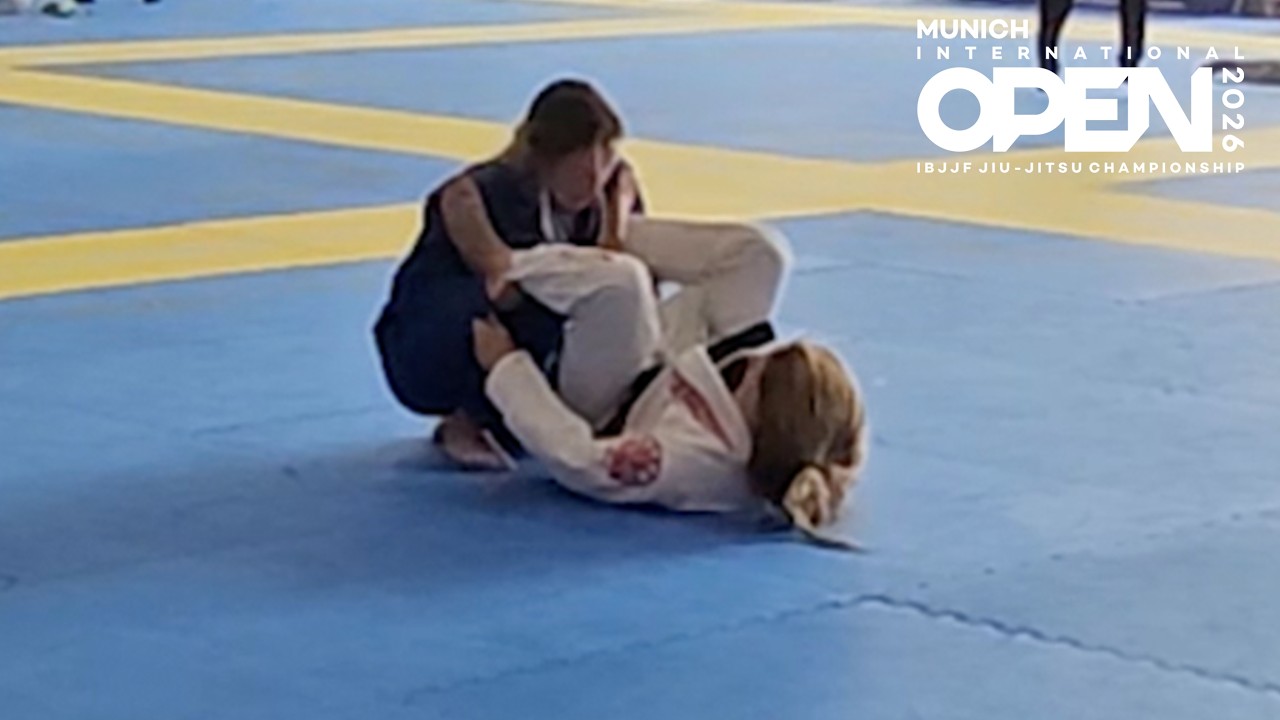 Nathalie Touson vs Tatiana Leonova / Munich Open 2026 background