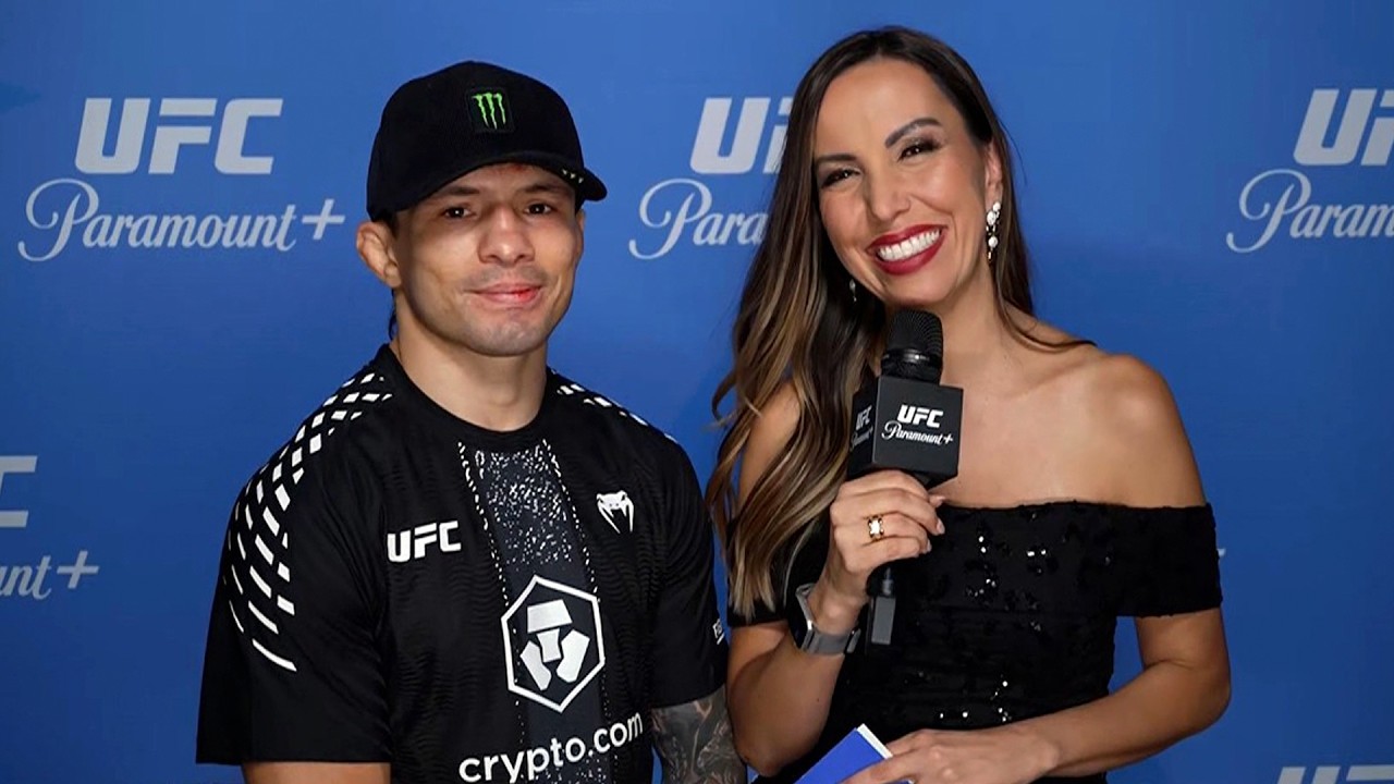 Alessandro Costa pede revanche com Amir Albazi após vitória no UFC 329 background