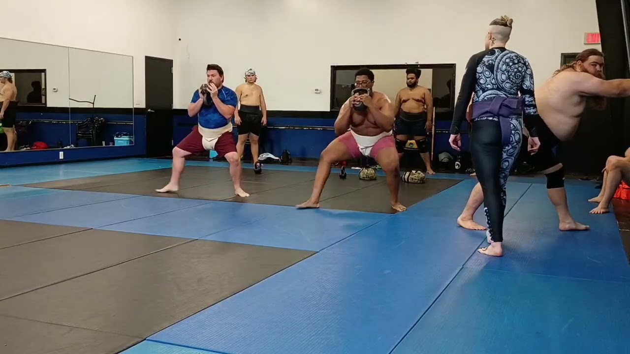 Weighted Forward Suriashi/Koshiwari hold background