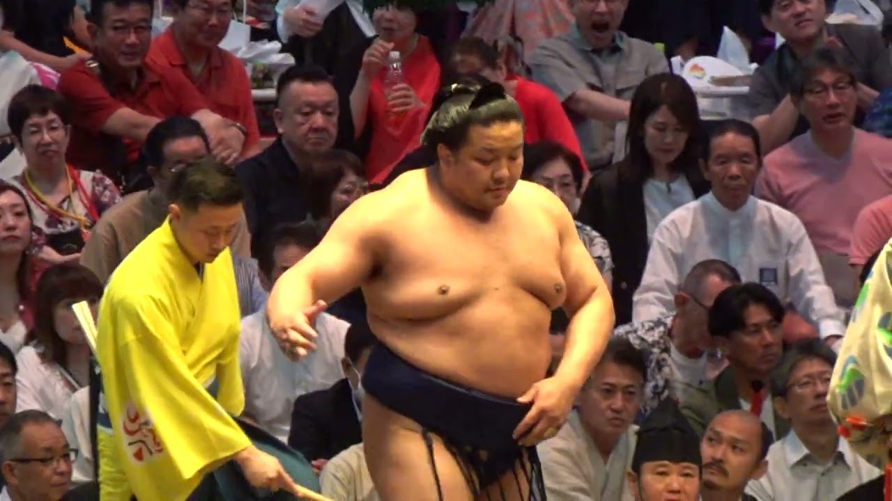 朝白龍 vs 御嶽海【大相撲令和8年7月場所】初日 ASAHAKURYU vs MITAKEUMI【SUMO JUL DAY1】2026/07/12 名古屋場所 background