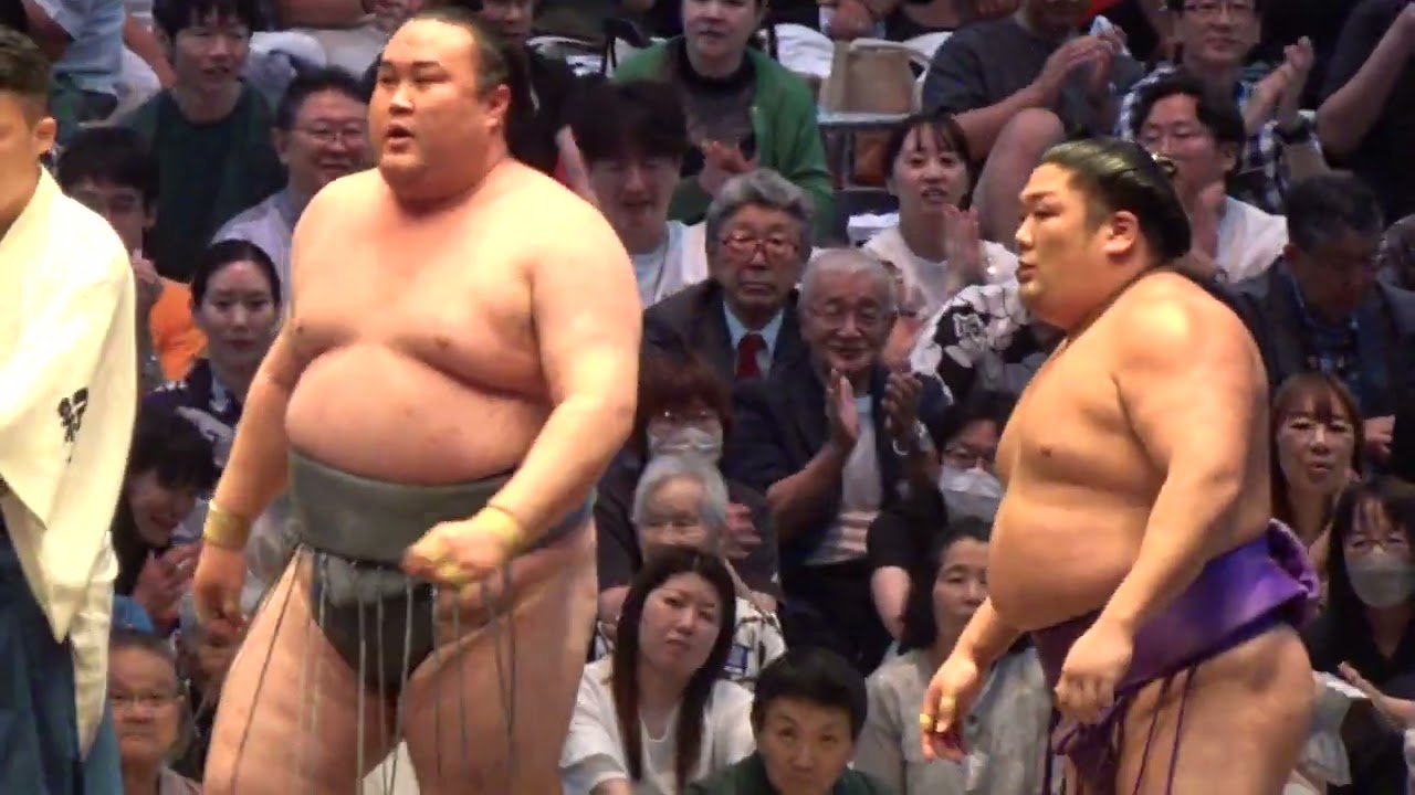 尊富士 vs 金峰山【大相撲令和8年7月場所】初日 TAKERUFUJI vs KINBOZAN【SUMO JUL DAY1】2026/07/12 名古屋場所 background