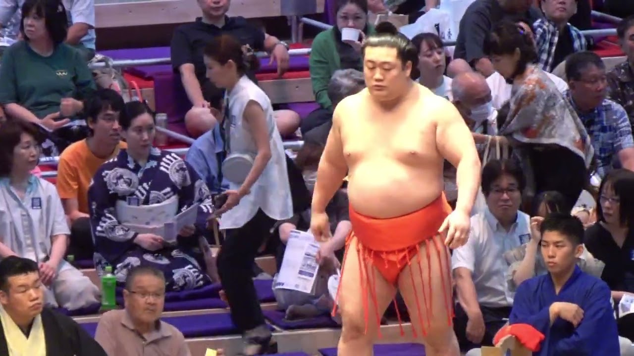 嵐富士 vs 東白龍【大相撲令和8年7月場所】初日 ARASHIFUJI vs TOHAKURYU【SUMO JUL DAY1】2026/07/12 名古屋場所 background