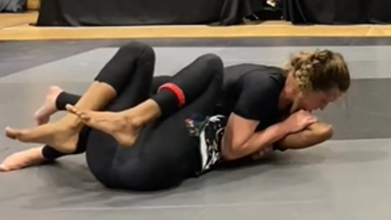 Naeema loses second nogi grapple match background
