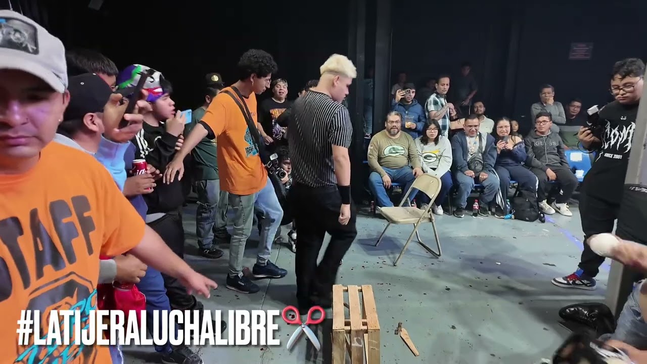 Lucha Extrema: Atomick Star 🆚 Forza PS2 background