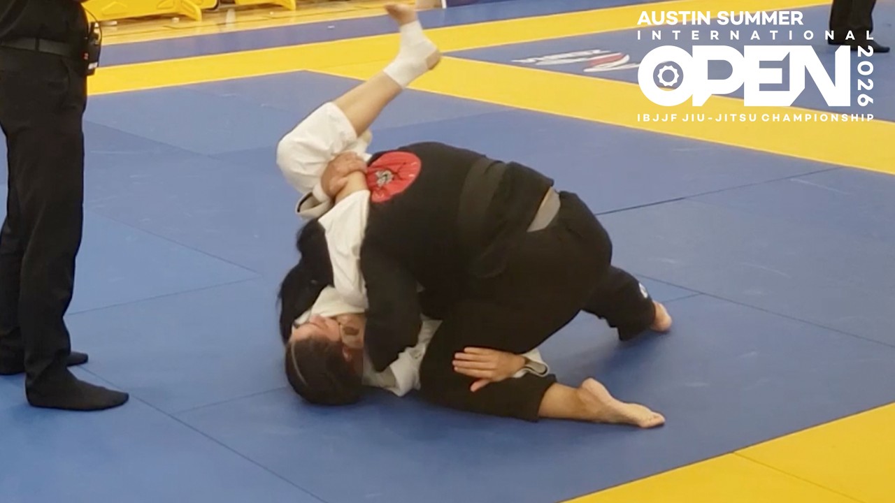 Mariana Bucher vs Jennifer Gonzalez / Austin Summer Open 2026 backdrop
