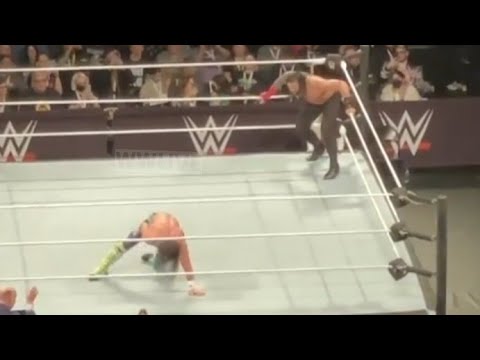 Roman Reigns defeat Seth Rollins in 2 minutes at WWE New York MSG - WWE RAW & SMACKDOWN background