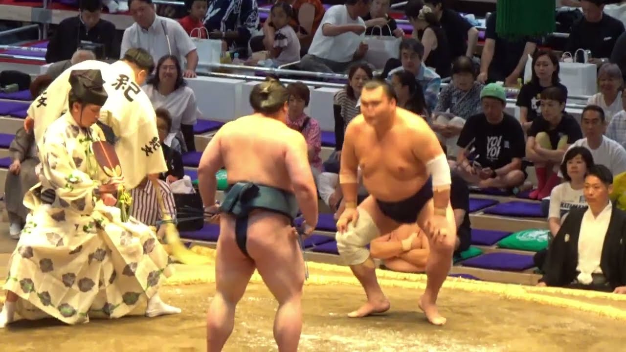 白熊vs栃大海【大相撲令和8年7月場所】8日目 中日【SUMO JUL DAY8】2026/07/19 名古屋場所 background