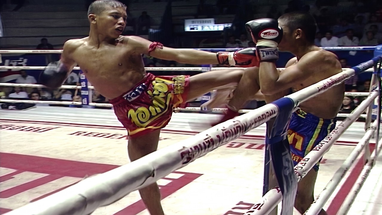 Eakpracha Meenayothin vs. Tapraya Kimcheangkorsang | Rajadamnern Stadium | Full Muay Thai Fight background