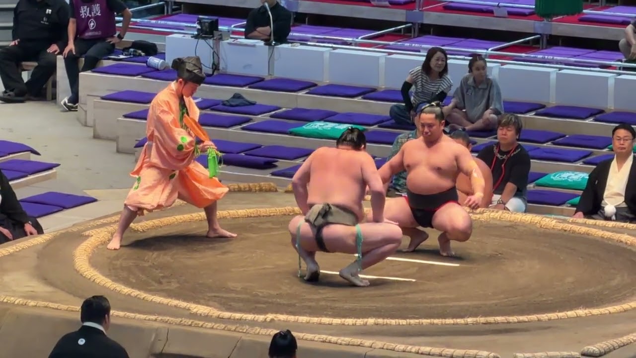 速報❗️二子山部屋 小滝山 vs 宮乃風【大相撲令和8年7月場所】8日目 中日 Futagoyama KOTAKIYAMA×MIYANOKAZE【SUMOJULDAY8】2026/07/19 名古屋 background