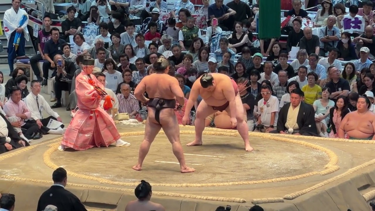 速報❗️霧島 vs 熱海富士【大相撲令和8年7月場所】8日目 中日 KIRISHIMA vs ATAMIFUJI【SUMO JUL DAY8】2026/07/19 名古屋場所 background