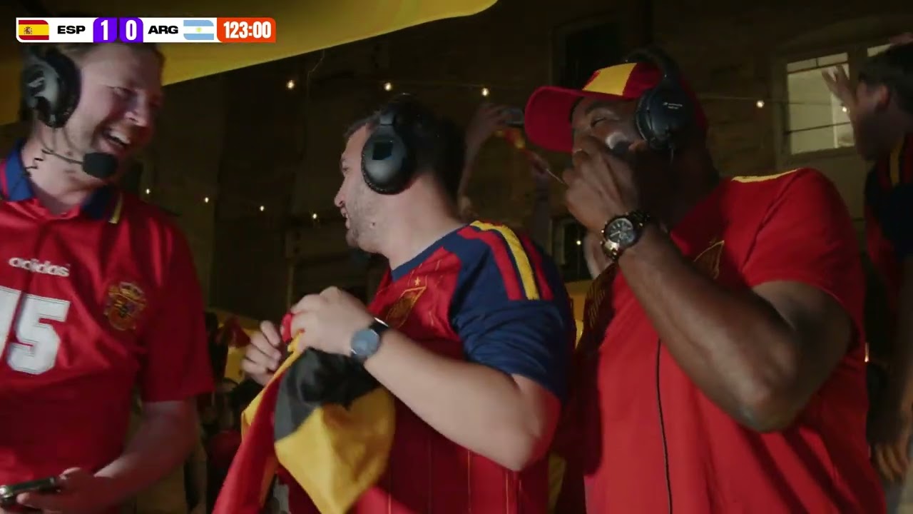 SPANISH FANS AT CAMINOS CELEBRATE WORLD CUP WIN! background