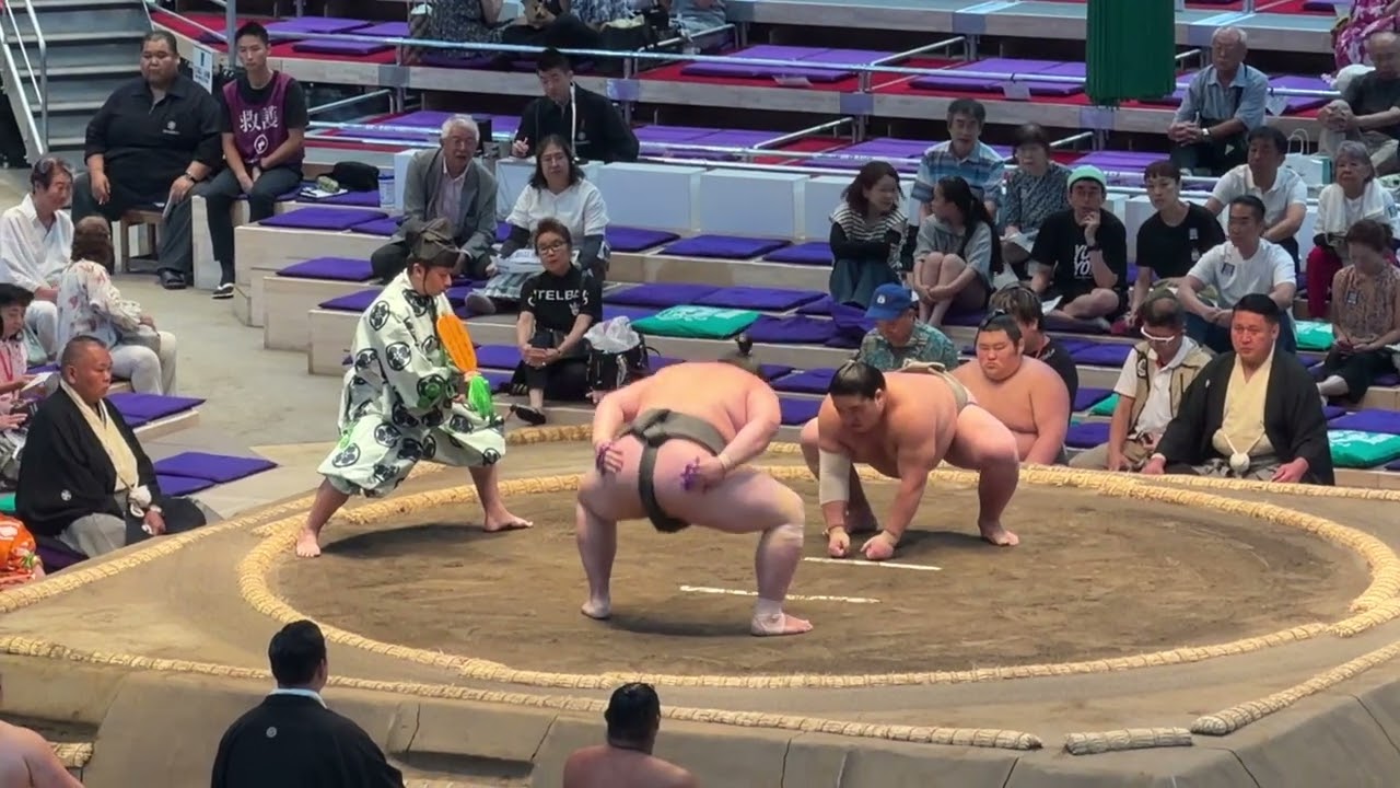 速報❗️二子山部屋 相馬 vs 滑翔【大相撲令和8年7月場所】8日目 中日 Futagoyama SOMA vs KASSHO【SUMO JUL DAY8】2026/07/19 名古屋場所 background