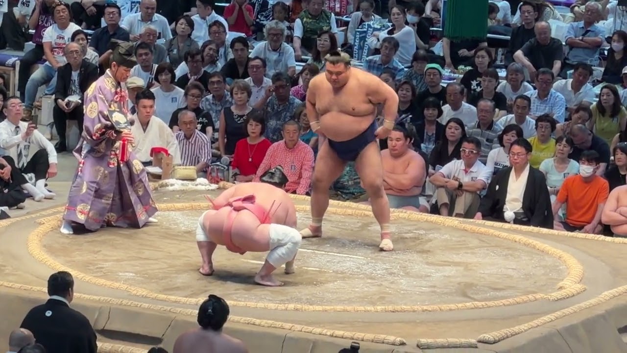 速報❗️宇良 vs 高安【大相撲令和8年7月場所】8日目 中日 URA vs TAKAYASU【SUMO JUL DAY8】2026/07/19 名古屋場所 background
