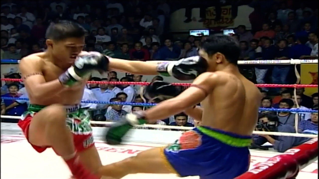 Sayannoi Kiatprapat vs. Namkabuanlek Nongkipahayut | Rajadamnern Stadium | Full Muay Thai Fight background