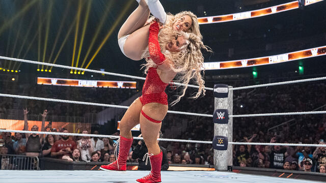 FULL MATCH: Tiffany Stratton vs. Trish Stratus | WWE Women’s Title Match: Evolution 2025 background