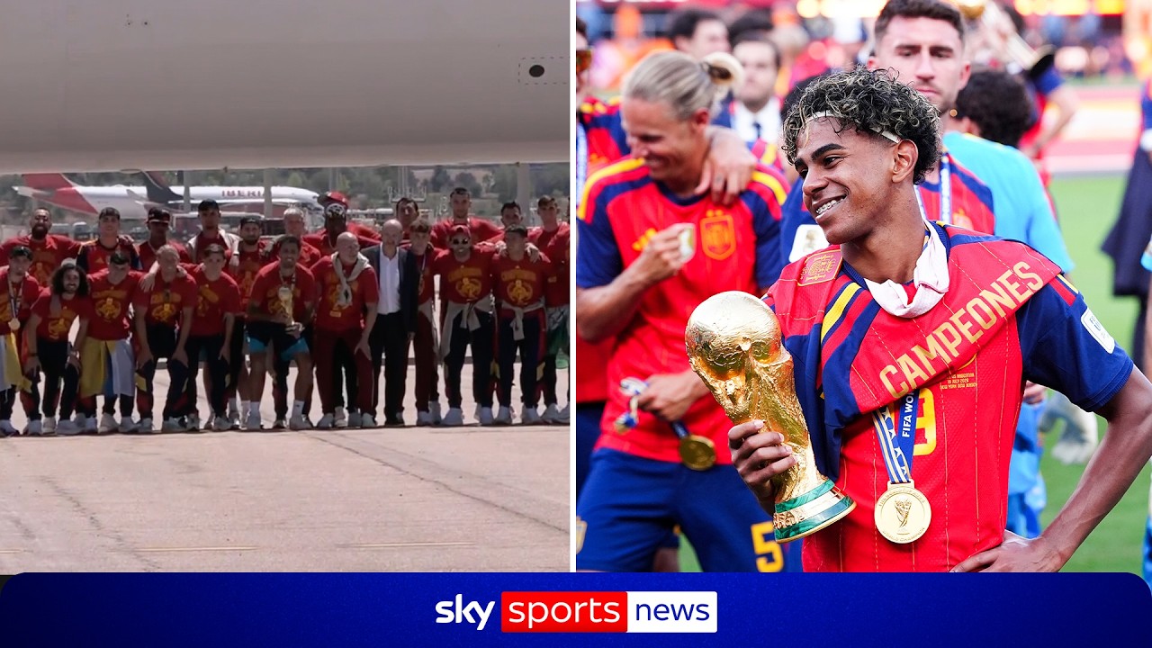 World Cup winners Spain touch down in Madrid as heroes! backdrop