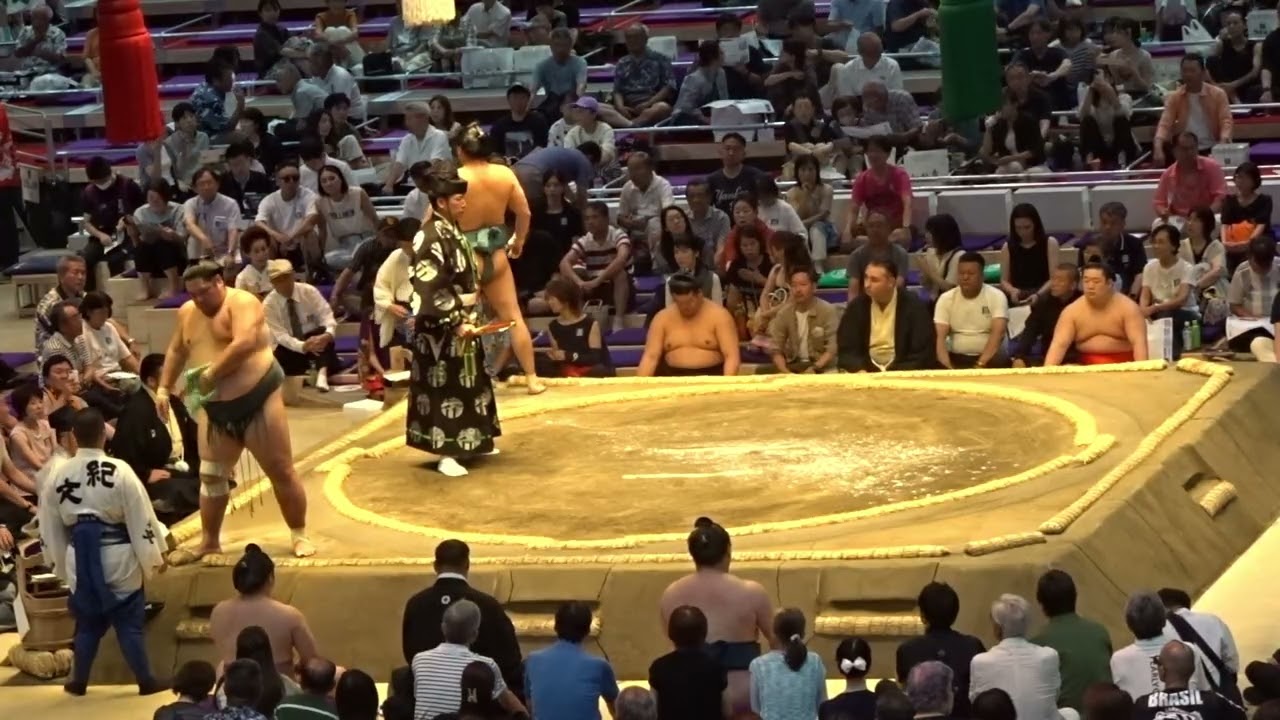 《十両》炎鵬×羽出山 輝×栃大海 錦木×玉正鳳 白熊×嵐富士【大相撲令和8年7月場所】9日目【SUMO JUL DAY9】2026/07/20 名古屋場所 background