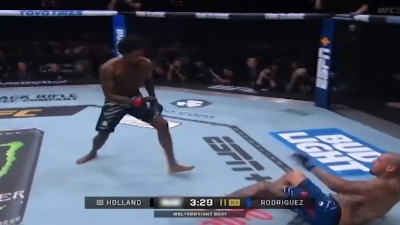 Daniel Rodríguez and Kevin Holland have an entertaining back-and-forth fight backdrop