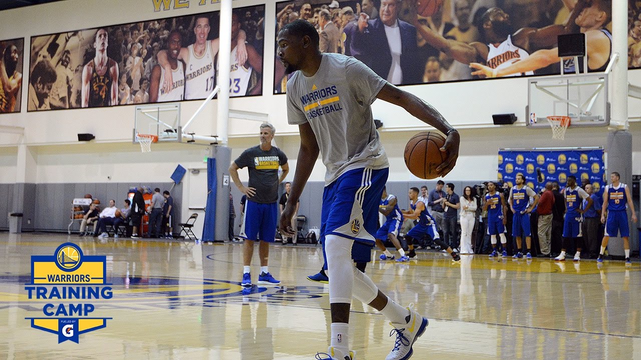 2016 Warriors Training Camp: Finding a Groove background