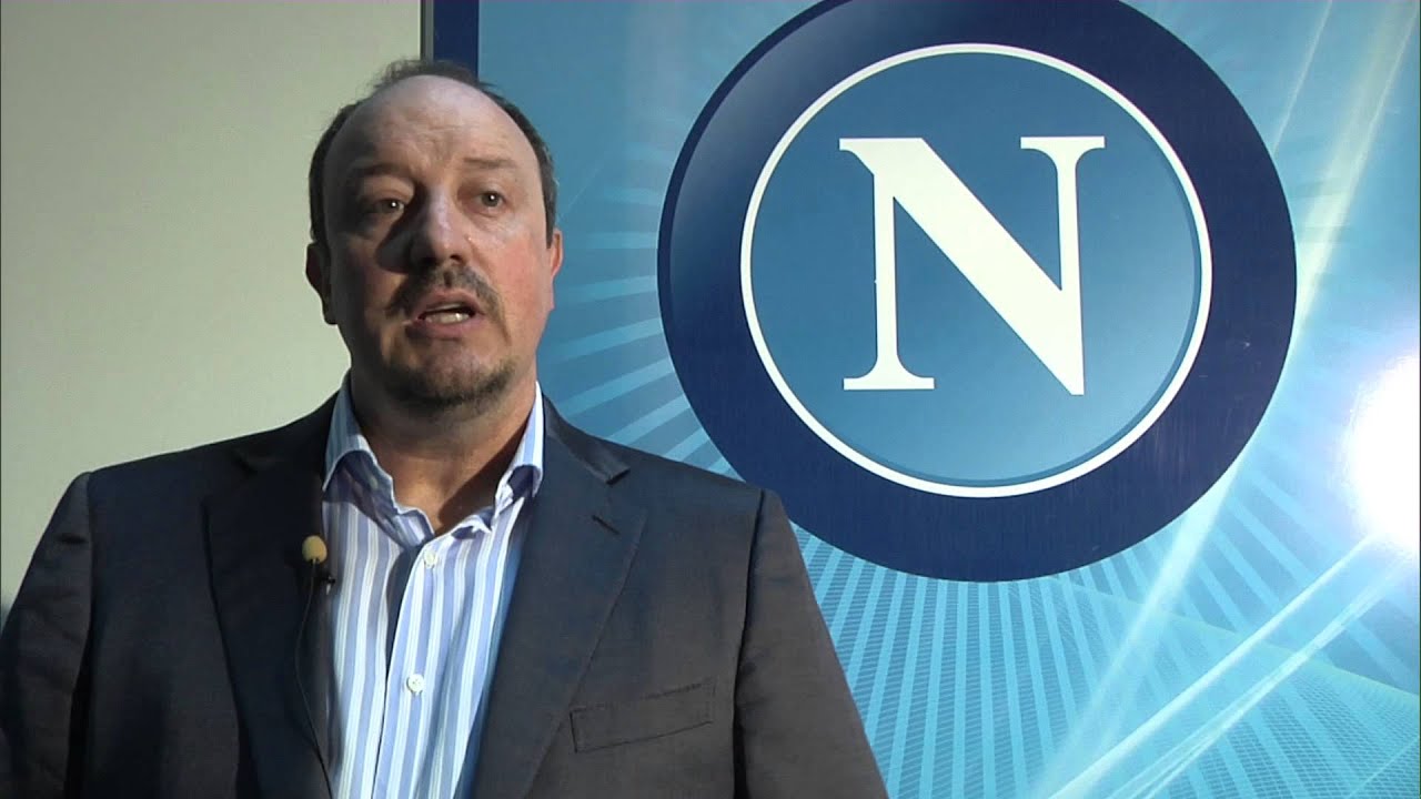 Rafa Benitez saluta i tifosi background