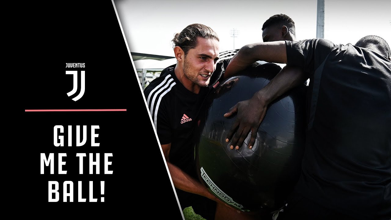 TIGHT-ROPES AND BALANCE-BALLS | Juventus pre-season training in full swing!
