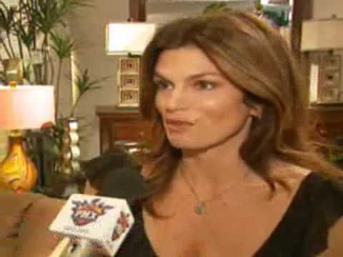 RoomStore, Suns and Cindy Crawford Team Up