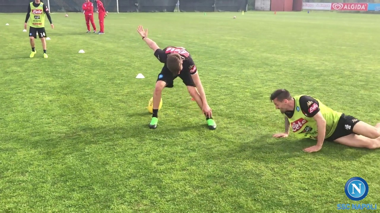 Allenamento a Castel Volturno: pronti a tutto...anche con la palla ovale!