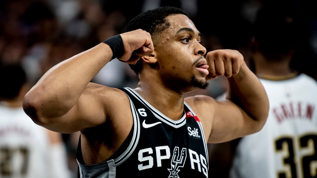 "OH MAMA!" Keldon Johnson’s Most Explosive Plays of the Season background