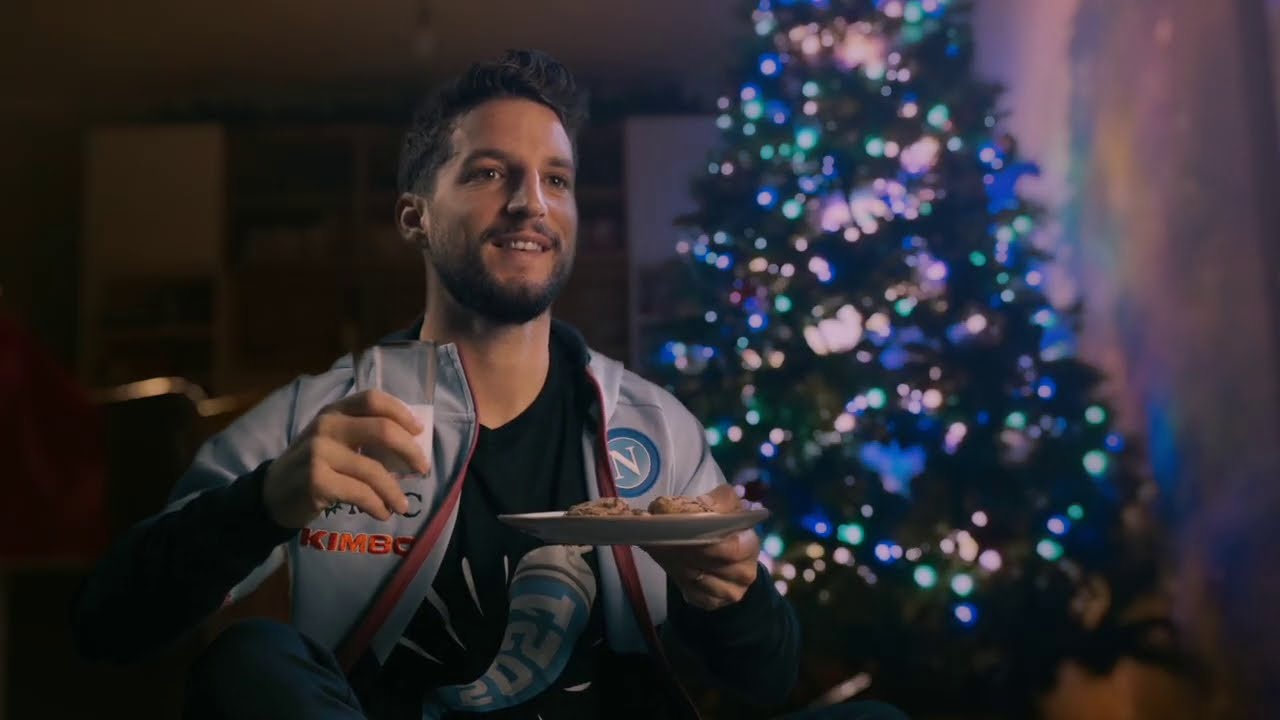 Some passions never take a break đâš Merry Christmas and #ForzaNapoliSempređ
đ background