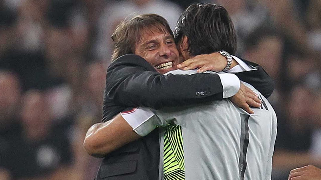Conte & Juventus celebrate after 2-0 win over Milan