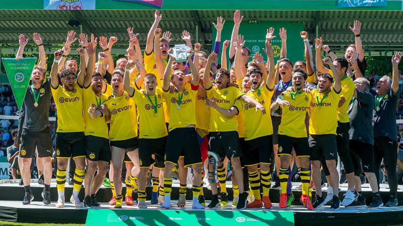 Never Give Up! | Borussia Dortmund's U19 Champions! background