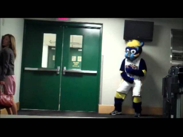 Boomer scares his co-workers background