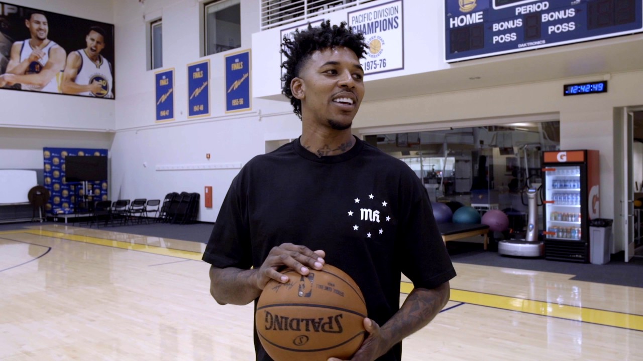 Behind the Scenes: Nick Young Arrives on Warriors Ground background
