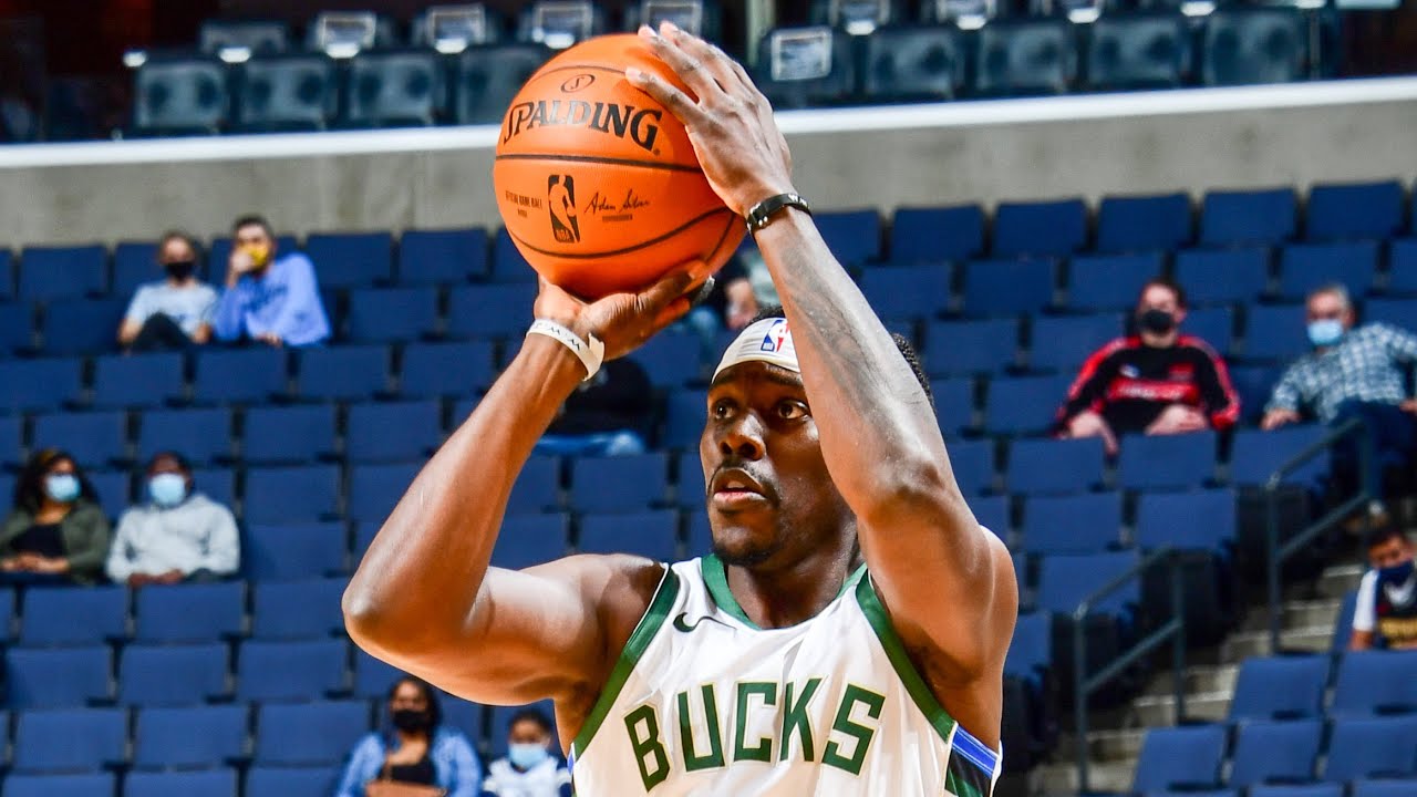 All-Access: Jrue Holiday's Game Winner | Giannis Eats Lemon Pepper Wings | Bucks vs. Grizzlies background