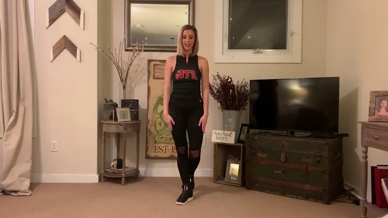 Chaine Turns (Beginner Dance) background