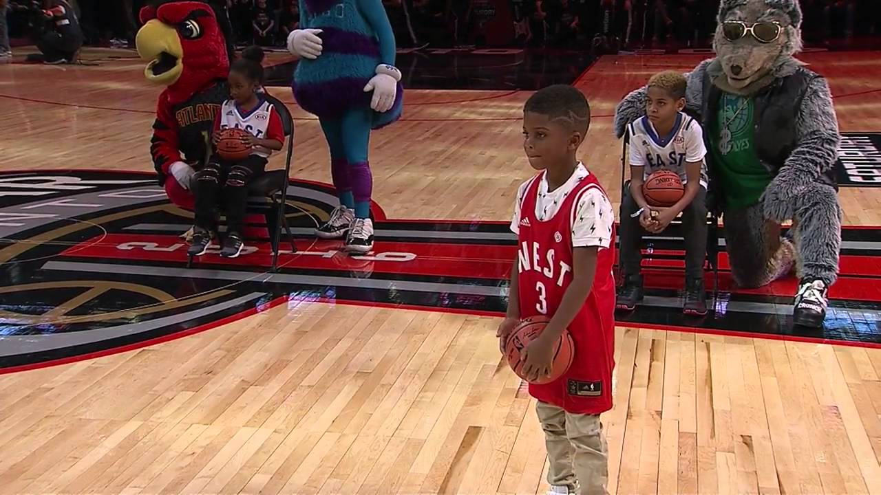 Lil' Chris Paul's Alley-Oop Dunk from Kevin Hart background