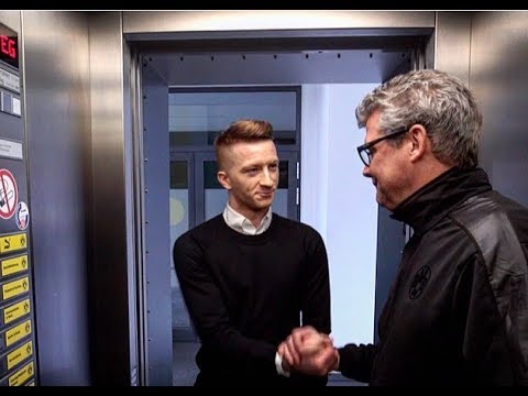 MARCO REUS VERLÄNGERT IM AUFZUG! | 💛 | #Reus2023 - Einmal Borusse, immer Borusse! background