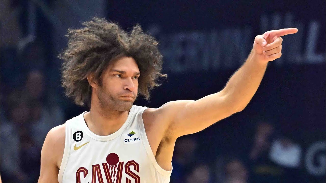 Mic'd Up: Robin Lopez background