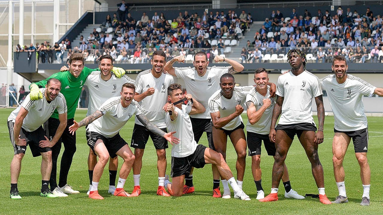 Training | Juventus sign off the season in front of their fans background