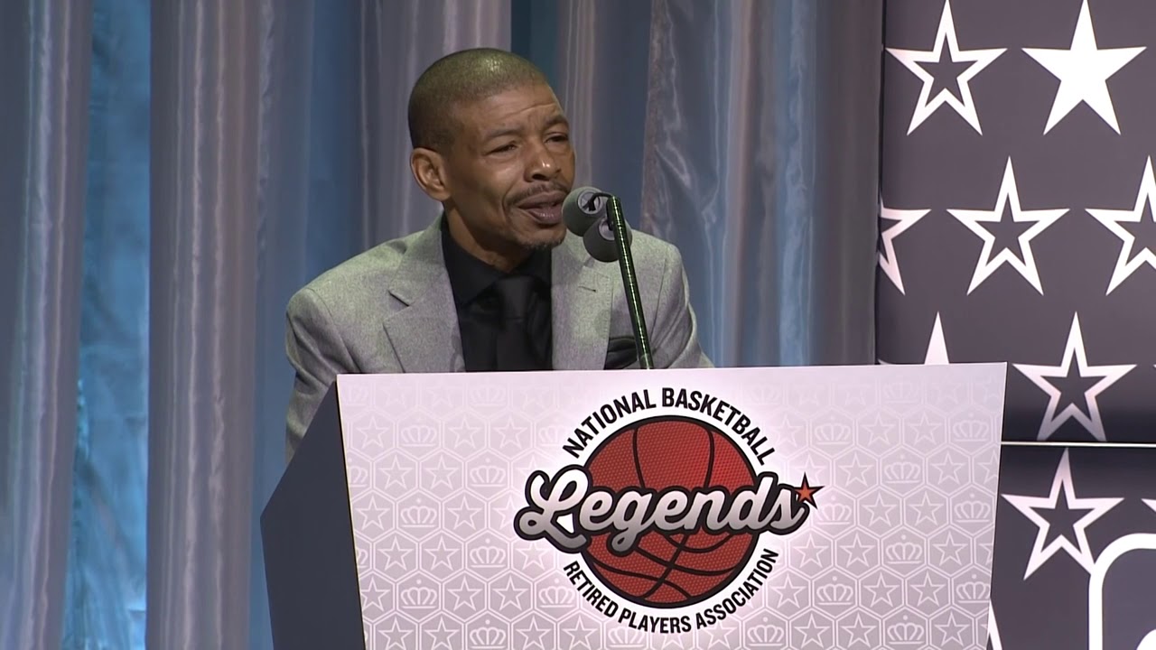 Muggsy Bogues Wins Community Ambassador Award (2019 Legends Brunch)
