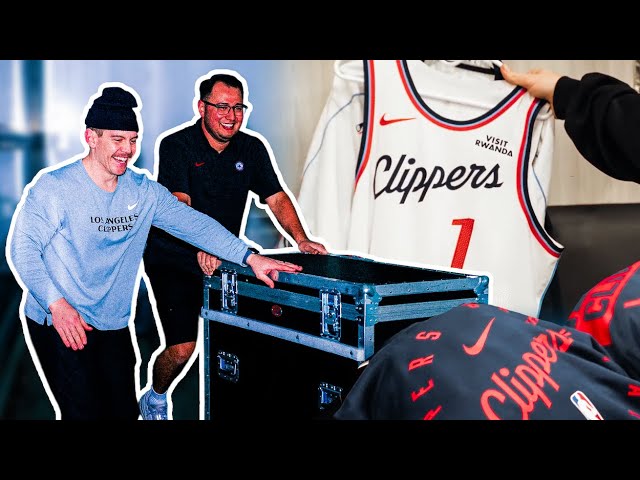 Behind-The-Scenes of a Back-to-Back on the Road | đ Clippers On The Road presented by Lexus background