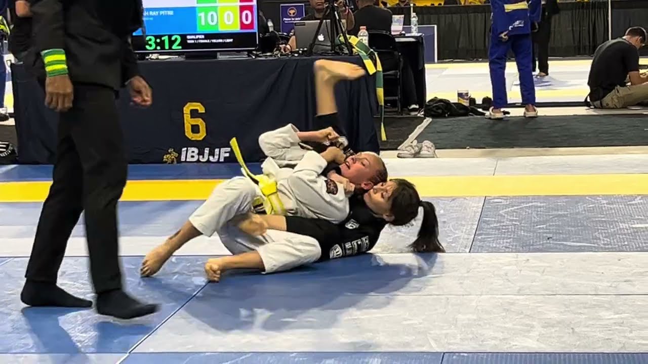 BJJ GIRLS: BOW AND ARROW CHOKE TO VICTORY!
