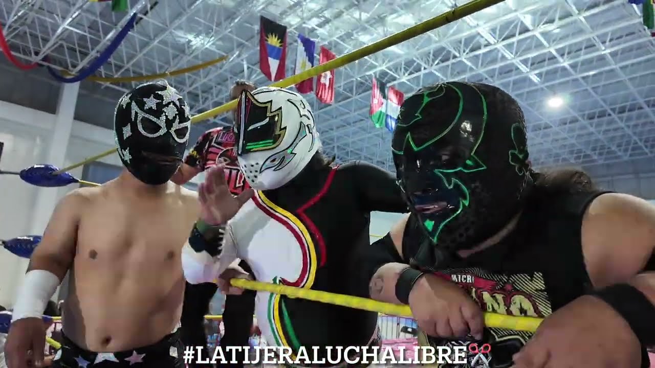 Micro estrellas: Mascarita Sagrada y Maguito Oscuro 🆚 Texanito y Micro Nova con Robles Promotions background