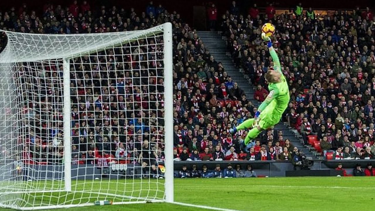 Heroic Goalkeeper Performances In Football #2 background