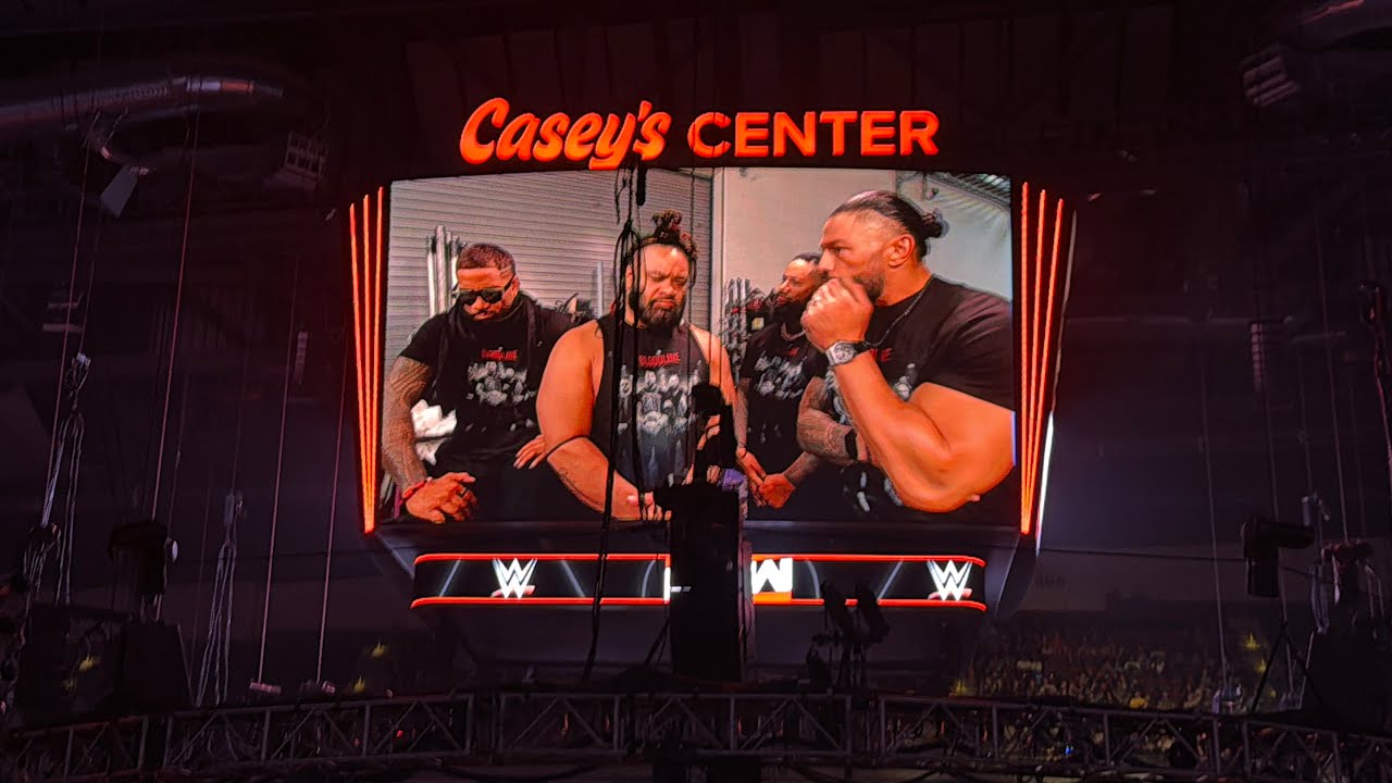 Roman Reigns addresses The Bloodline, Confronted by LA Knight - WWE Raw 8/3/2026 background