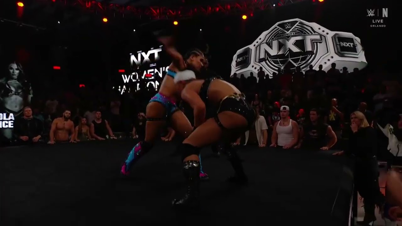 Kendal Grey VS Lola Vice 2/2 background