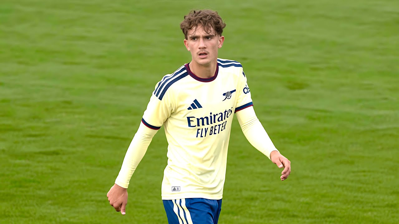 Max Dowman vs Real Betis background