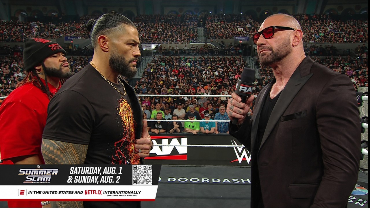 WWE Batista Returns & Confronts Roman Reigns, Monday Night Raw Latest Highlights background