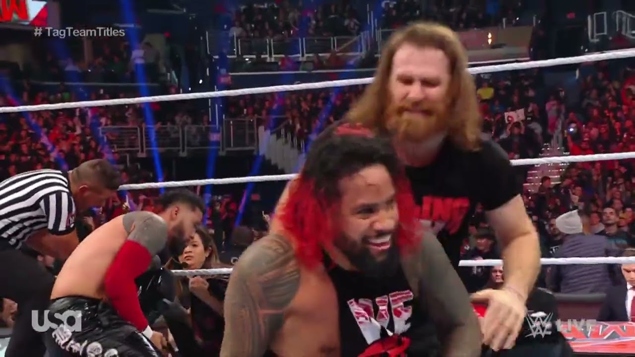 The Usos vs Kevin Owens & Riddle Undisputed Tag Team Championship - WWE Raw 12/5/22 (Full Match) background