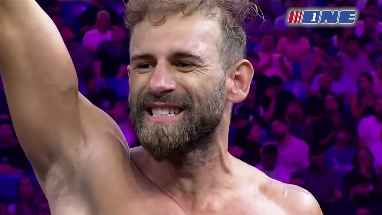 Foame de kickboxing la Tel Aviv în Israel, dar Dănuț Mihail îl invinge pe reputatul Itay Gershon background